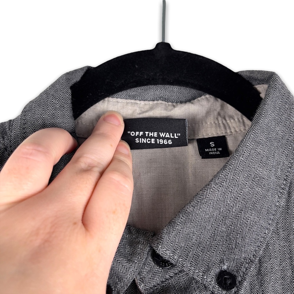 Vans Off The Wall | Short Sleeve Button Up Shirt Size Small - Picture 5 of 9